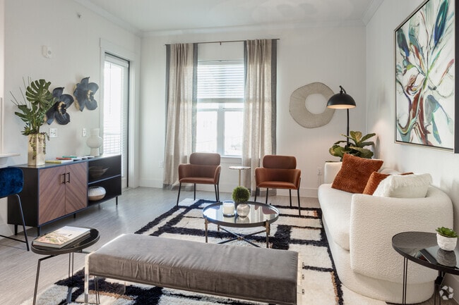 1BR, 1BA - 798SF