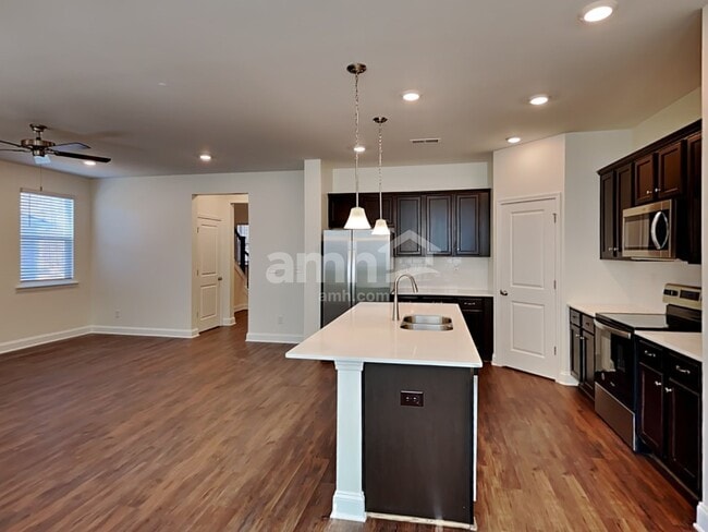 Photo - 606 Rivermist Dr