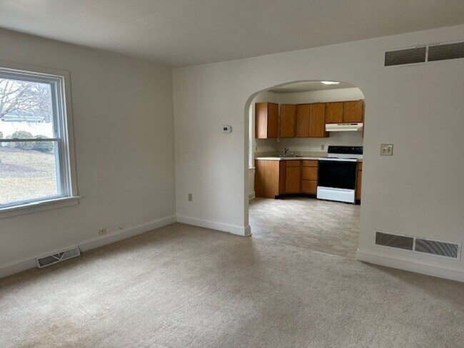 Photo - Spacious 1st Floor 1 Bed 1 Bath Apt In Cen... Unidad A