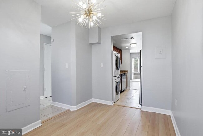 Photo - 264 N Stevenson Sq