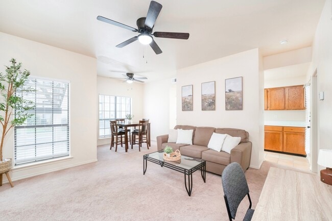 Photo - 11903 Parliament St Unidad 211