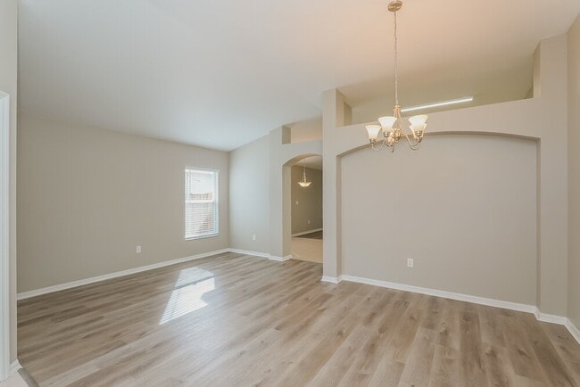 Photo - 411 Sand Ridge Dr