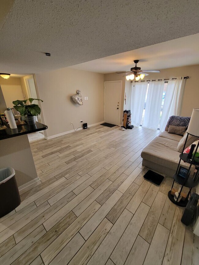 Photo - College Station - 2 bedroom / 2 bath downstairs condo at Cripple Creek Condos