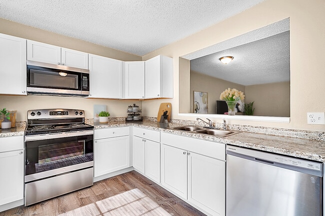 Kitchen - North Pointe Townhomes
