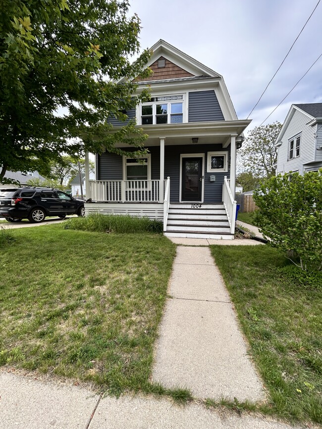 Building Photo - 1004 70th St