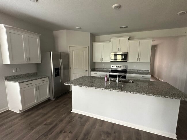 Photo - 485 Windemere Lp