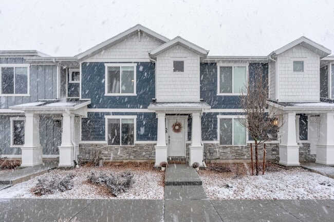 Building Photo - Lar-38 N Heading Row Saratoga Springs, UT 84043 Unit 1