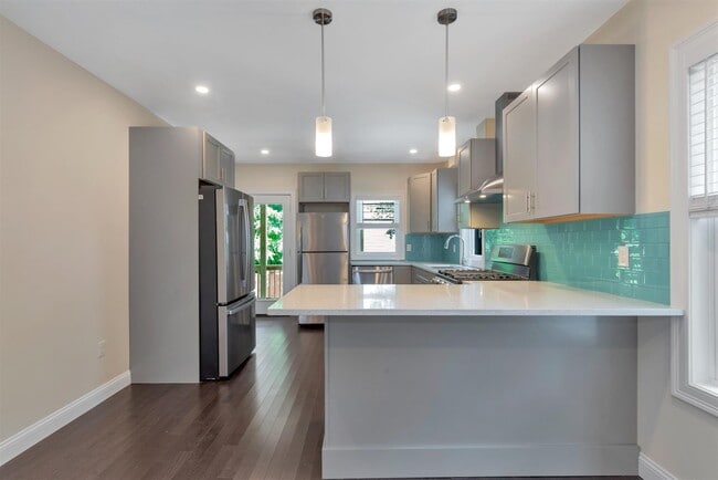 Building Photo - 161 4th St Unit 1