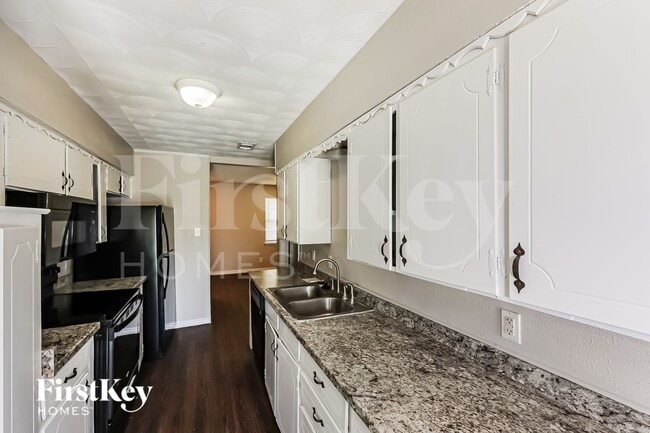 Photo - 902 Poinsettia Dr