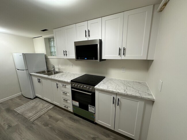 Photo - Charming Semi-Furnished 2 Bed / 1 Bath Bas...