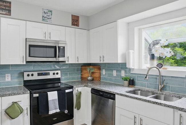 Photo - 4857 Westgrove Rd