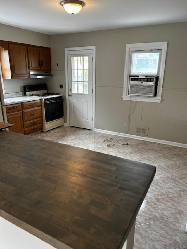 Breakfast bar - 234 W High St Unit First Floor Apt1 A