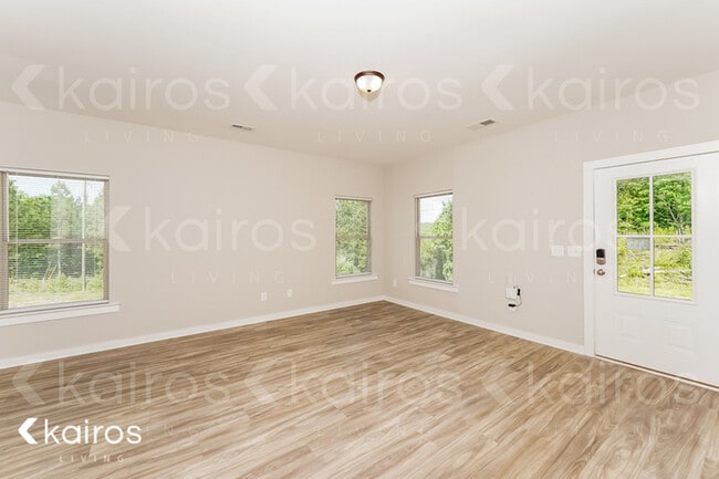 Photo - 161 Bates Ln