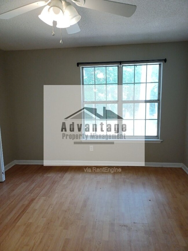 Photo - 130 Wesleyan Way