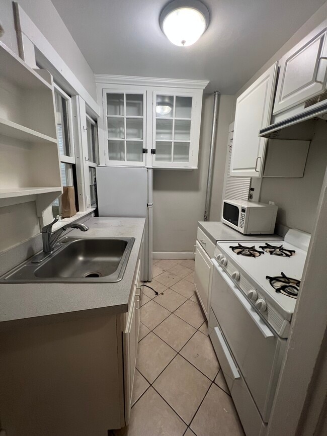 Building Photo - 11 Story St Rental