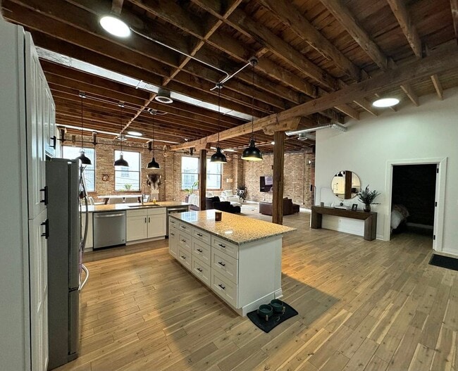 Photo - 2021 W Race Ave Unit 2SW