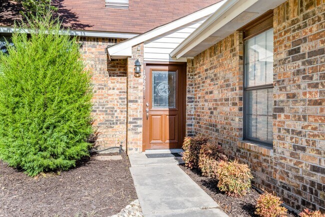 Photo - 1925 Parkside Dr