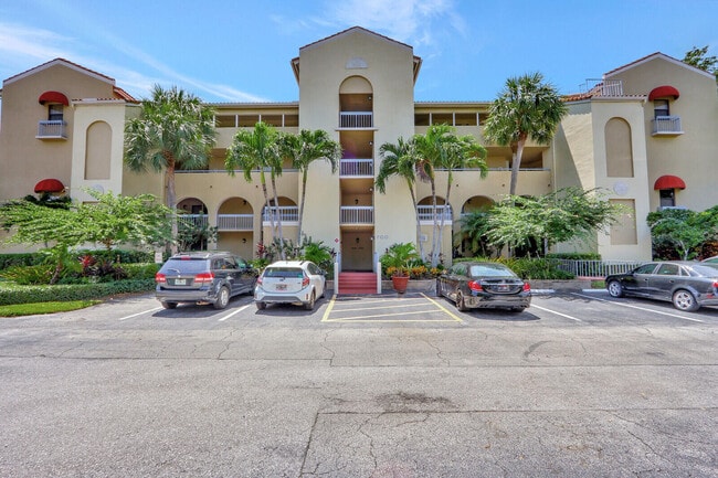 Building Photo - 700 Uno Lago Dr Unit 301