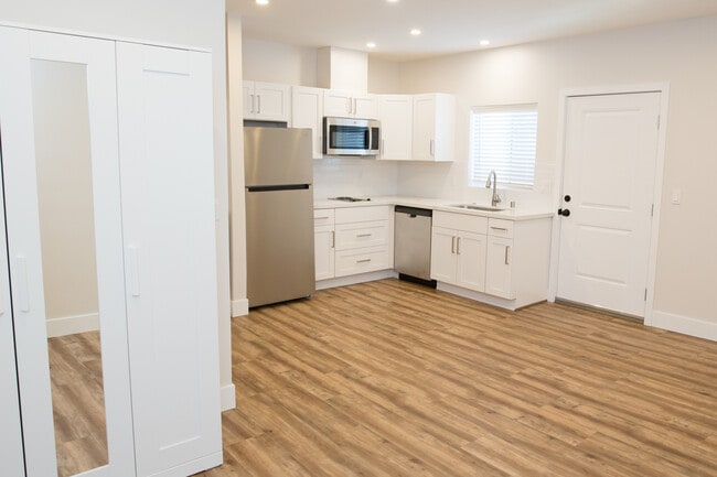 Photo - 15042 Cullen St