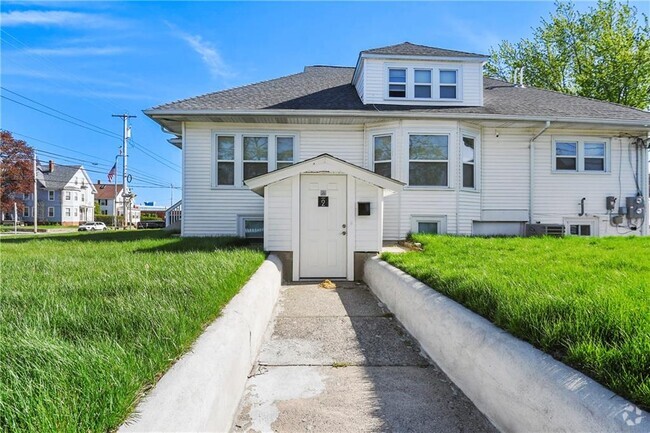 Building Photo - 1124 Newport Ave Unit 2 Rental