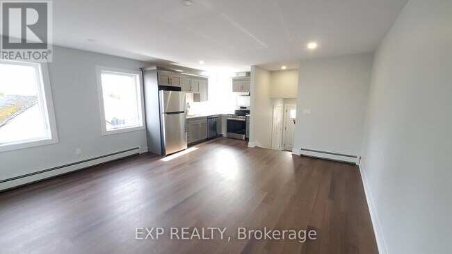 Photo - 640 West St Unité A