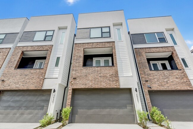 Building Photo - 5857 Dolores St