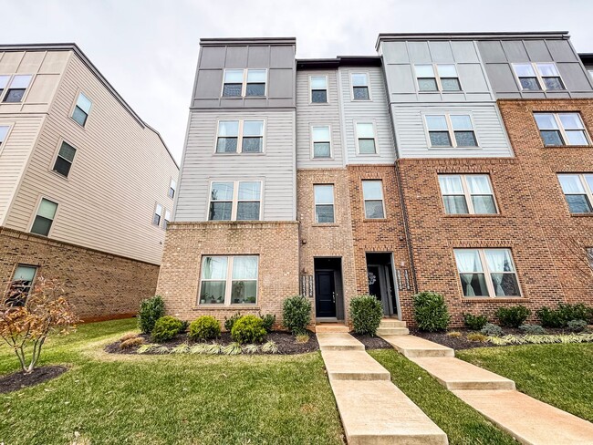 Stylish 3 Bed 2.5 Bath End-Unit Townhome W... - Stylish 3 Bed 2.5 Bath End-Unit Townhome W...