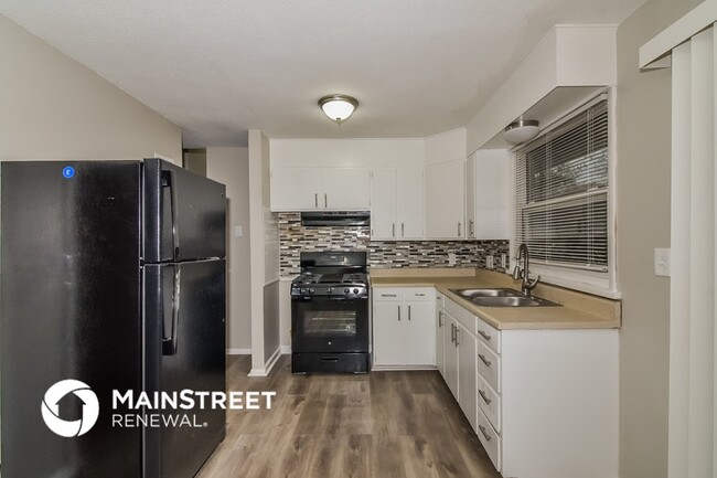 Photo - 9302 Fairwood Dr