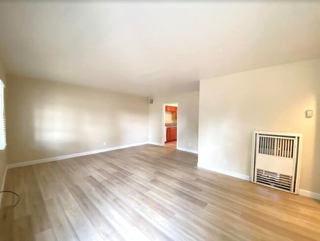 Photo - 958 Barney St