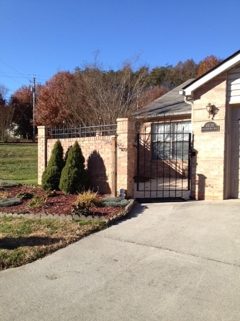 Photo - South Knoxville, 2 bedroom condo, 2 car garage Text or Call Debra Johnson 865-591-8281