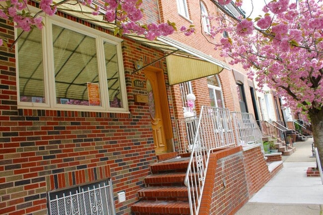 Building Photo - Well-maintained Passyunk Square 3 Bedroom ... Rental