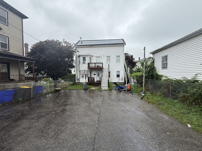Building Photo - 102 Tremont St Unit 1