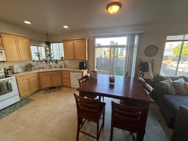 Photo - 4B, 2.5BA Pet-friendly home w/2-car garage in Whitman Court -Renton, $3,595 per month