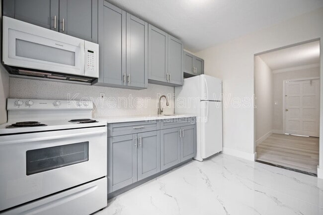 Building Photo - 219 NW 10th Ave Unit 4