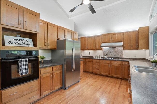Photo - 2209 Cherring Ln
