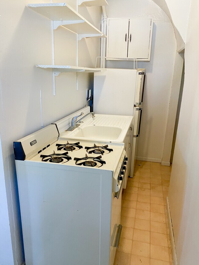 Kitchen - Pierce Street Suites
