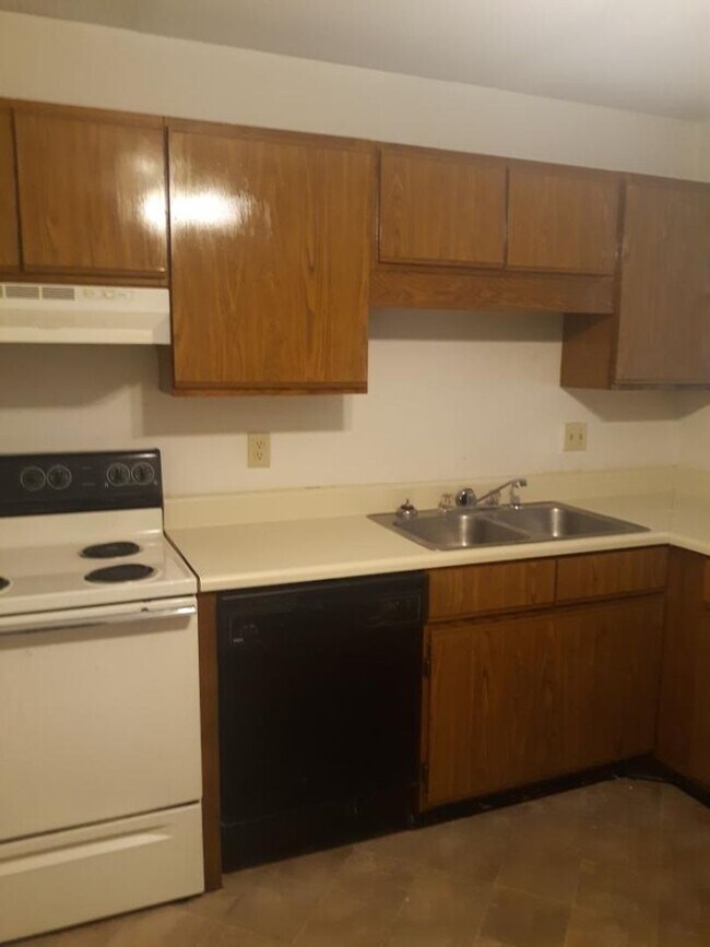 Photo - 2 bedroom / 1 bath condo