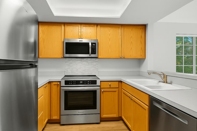 Photo - Beautiful 2 bed, 1.5 bath Townhome located in Edmonds $2395/mo. Unit 1