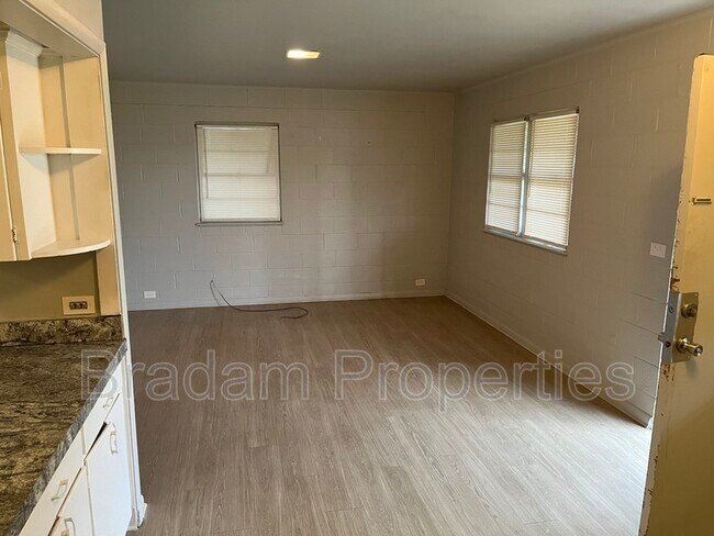 Photo - 3239 E Admiral Ct Unit 2