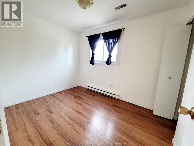 Photo - 2240 Howard Ave