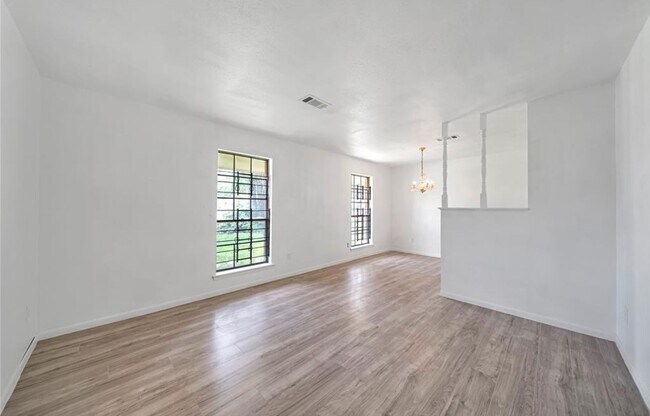 Photo - 8447 Sterlingshire St