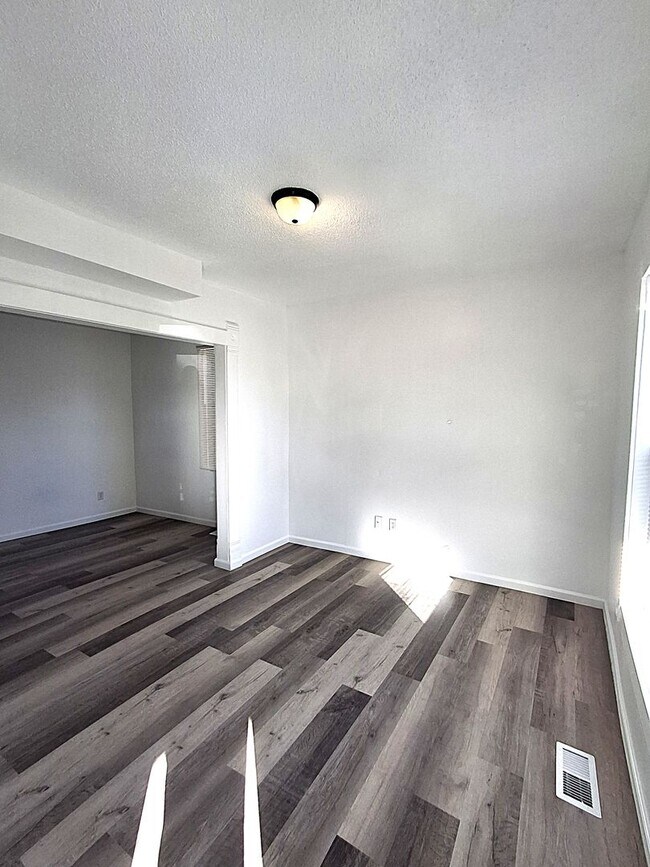 Photo - 1079-1 Herrera 609-611 W 8th St. Unit 609