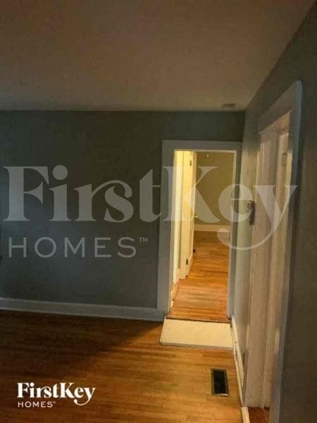 Photo - 1028 Birch St SW