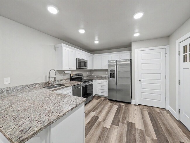 Photo - 24 Hampstead Ln