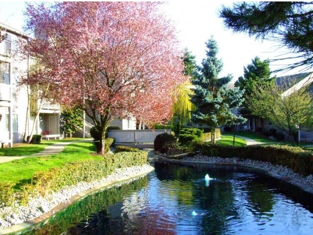 Beautiful Landscaping - Canyon Springs Apartments