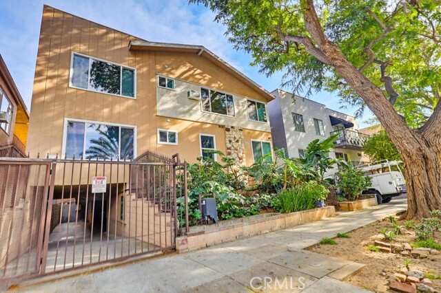 Building Photo - 930 N Stanley Ave Unit 5