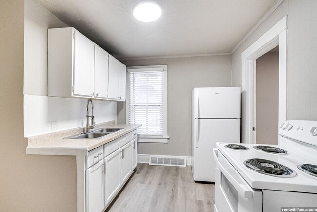 Building Photo - 712 W Lorain St Unit 714