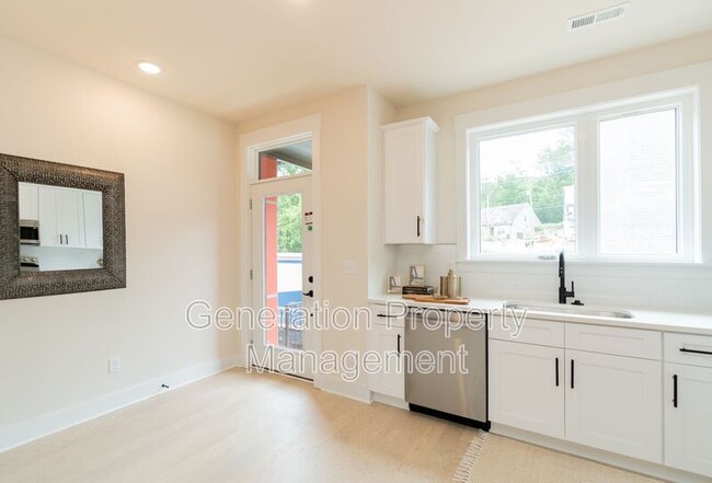 Photo - 745 N Market St