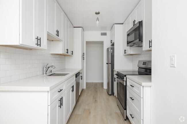 1BR, 1BA - 1,100SF - Kitchen