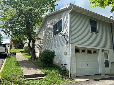 Photo - 729 James St